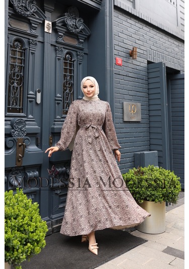 Kadın Kahve Saten Leopar Belden Kuşaklı Uzun Tesettür Elbise S9568 Kahve