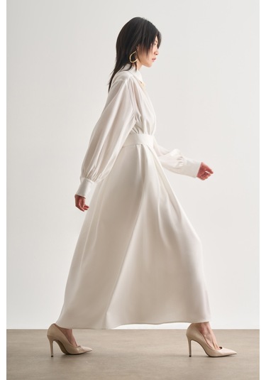 Mizalle Tencel Dokulu Pile Detaylı Kemerli Maksi Ekru Elbise Ekru