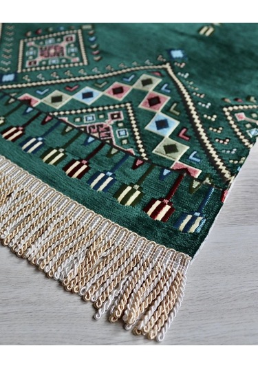 Çeyizlik Hediyelik Seccade Eşarp Tesbih Set Kilim Desenli Kadife Astarlı Seccade, Eşarp, Kristal Tesbih Özel Kutulu Lüks Hediye Seti Yeşil