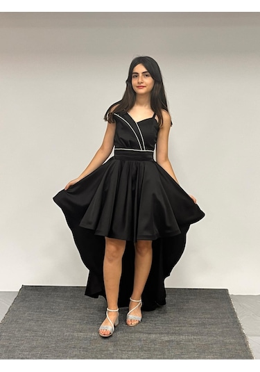Kız Çocuk Abiye Siyah Saten Asimetrik Yaka Taş Kordon Detaylı Askılı Önü Kısa Kuyruklu Abiye Elbise 10-15 Yaş Siyah