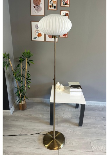 Elegant Beyaz Cam Lambader Düz İnce Gövde Modern Dekoratif Metal Oturma Odası Zemin Lambası Natural