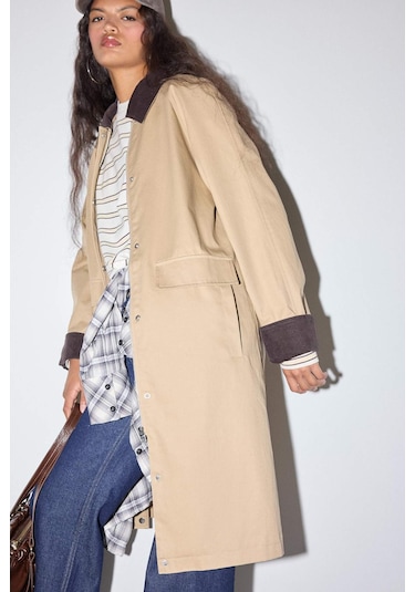 Defacto Regular Fit Kontrast Yaka Cepli Çıtçıtlı Pamuklu Trençkot E8594ax25aubg501 Bej Defacto Regular Fit Kontrast Yaka Cepli Çıtçıtlı Pamuklu Trençkot E8594ax25aubg501 Bej