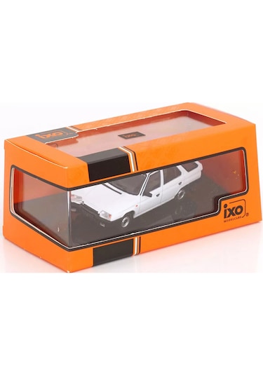 1:43 Ixo 1990 Skoda Forman