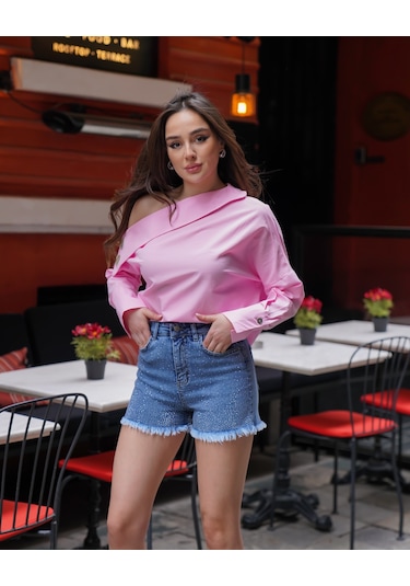 Kadın Önü Parlak Taşlı Rahat Kalıp Kot Şort Mavi