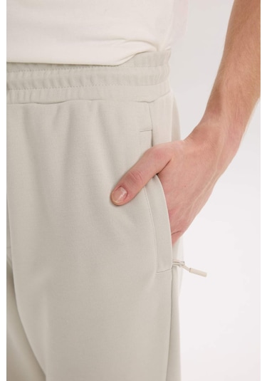 DeFacto Regular Fit İnce Eşofman Altı Fermuar Cepli Beli Bağcıklı Lastikli Paça B3657AX25SPGR437