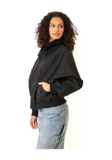 Riverstorm Kadın Siyah Dik Yaka Su Ve Rüzgar Geçirmez Oversize Crop Mevsimlik Yağmurluk Rüzgarlık Siyah