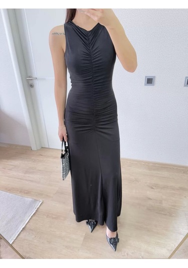 Bürümcük Kumaşlı İçi Astarlı Üzgülü Kolsuz Büzgülü Uzun Elbise - Siyah Siyah