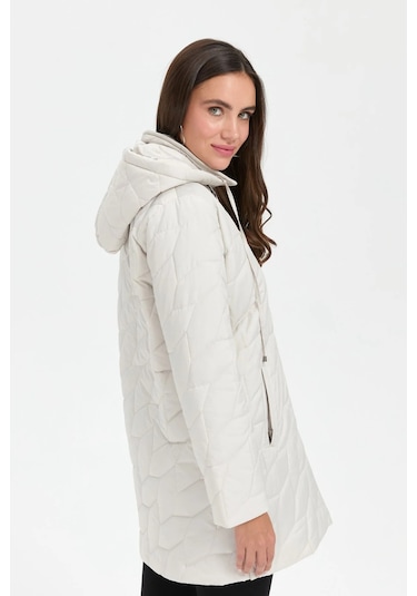 Desen Triko Kadın Yanları Çıtçıtlı Yaprak Desenli Kapüşonlu Araboy Kapitone Kaban 24419 Ekru Ekru