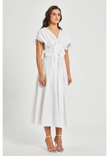 Kadın Bel Detaylı Kısa Kollu Elbise Çiçek Aplikeli, Büzgü Ve Bağcık Detaylı, %100 Pamuk Beyaz