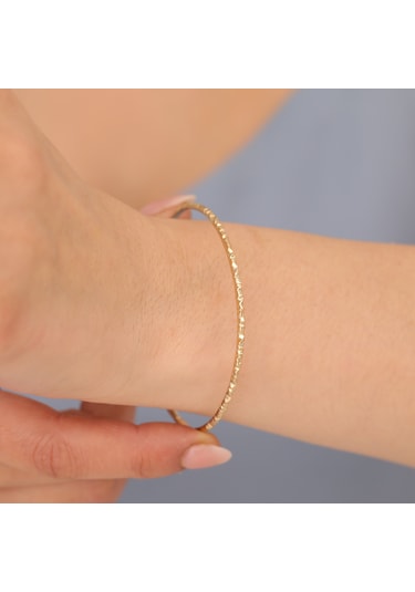 925 Ayar Altın Mikron Kaplama Dövü Desenli Ajda Gümüş Bilezik - Bv00106 Gold