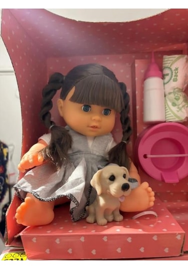 Saçları Örgülü Esmer Altını Islatan Masal Okuyan Melis Bebek