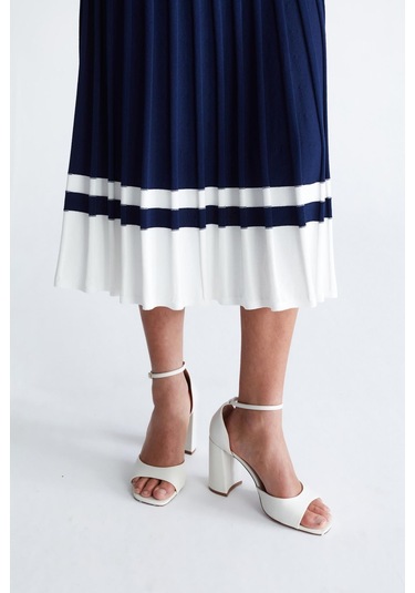 Styleboom X Peraluna Kelly Dress Askılı Bağlama Detaylı Rahat Kesim Midi Boy Yazlık Kadın Triko Elbise Lacivert