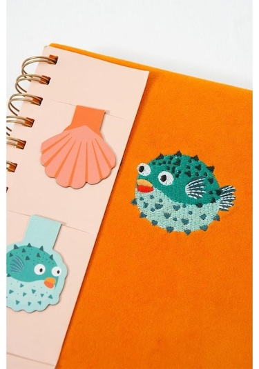 Sevimli Balon Balığı Nakışlı Turuncu Kumaş Kapak Magnet Ayraçlı Spiralli A5 Defter