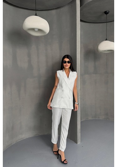 Leyla Sanat Sanata Yeni Bir Bakış Açısı Jakar Kumaş Yelek - Pantolon Takım - Beyaz Beyaz
