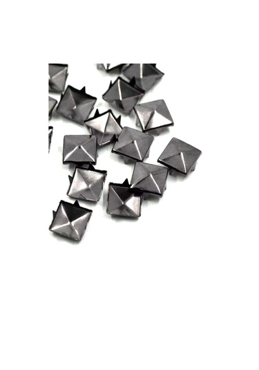 Süs Tırnaklı Platin Çakma Kare Piramit 7 Mm 20 Adet Metal Trok