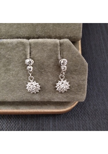 925 Ayar Gümüş Kadın Minimalist Tasarım Zirkon Taşlı Sallanır Küpe Gümüş