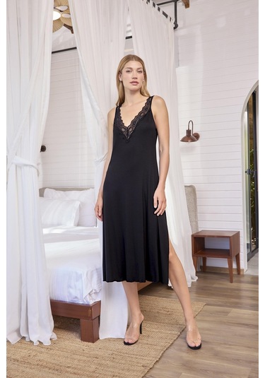 Monamise Kadın Göğüs Ve Sırt Dekolteli Dantelli Ve Yırtmaçlı Gecelik 18631 Siyah