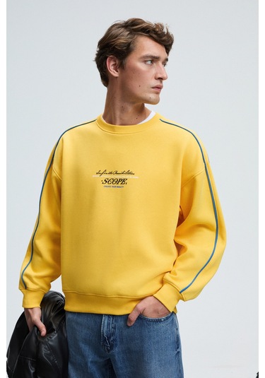 Grimelange LEIF Erkek Kolları Biyeli Önü Baskılı Yuvarlak Yaka Oversize Sarı Sweatshirt