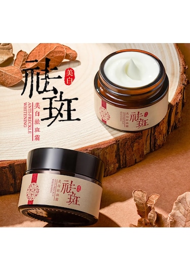 Bioaqua Porselen Görünümü Beyazlık ve Pürüzsüzlük Etkisi Çil ve Leke Karşıtı Krem 30 G