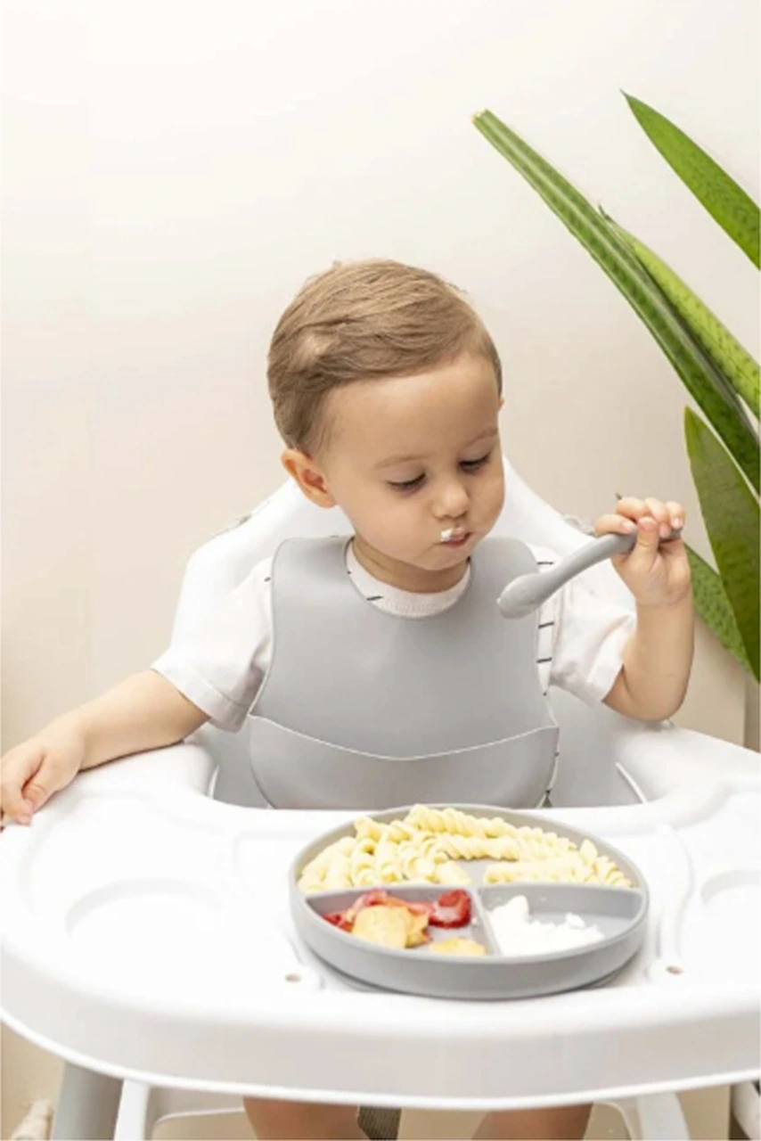 Gri 3 Lü Silikon Yemek Seti Önlük + Diş Kaşıyıcılı Kaşık + Vakumlu Tabak Gri