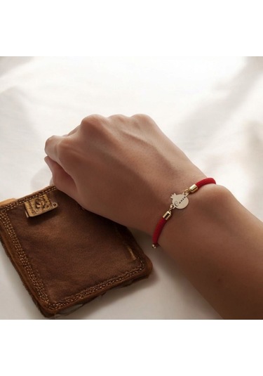 Cansu İsmine Özel İpek Örgülü 14 Ayar Altın Plakalı Nar Motifli Hediye Bileklik-323isim-kırmızı Altın