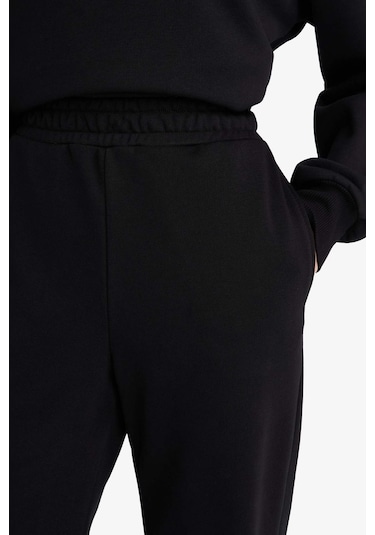 Defacto - Straight Fit Basıc Cepli Yüksek Bel Eşofman Altı B8571AX23WN Siyah Defacto - Straight Fit Basıc Cepli Yüksek Bel Eşofman Altı B8571AX23WN Siyah