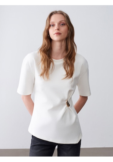 Dilvin 32445 Aksesuar Detaylı Basic T-shirt-ekru