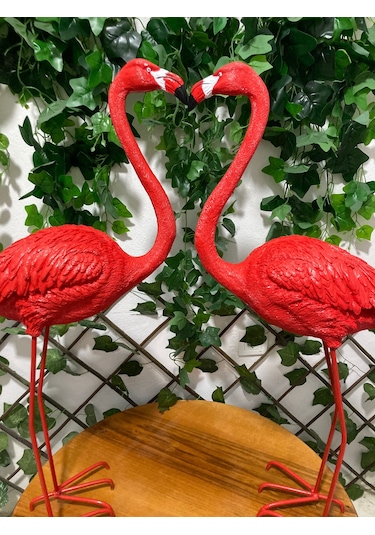 Kırmızı Flamingo Romantizmi: Sevgililer Günü Hediyesi