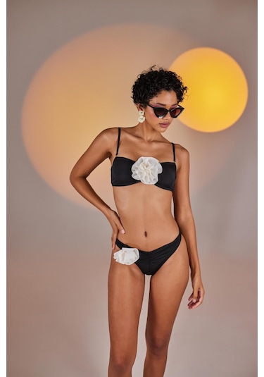 Holly Lolly Çıkarılabilir Çiçek Detaylı Premium Sleek Bikini Üstü Siyah