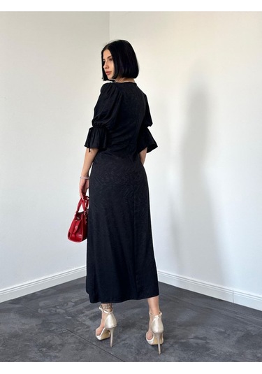 Siyah Yırtmaçlı Jakar Elbise Siyah