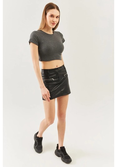 Kadın Kısa Kol Bisiklet Yaka Vücuda Oturan %100 Pamuklu Kaşkorse Esnek Crop Bluz Füme