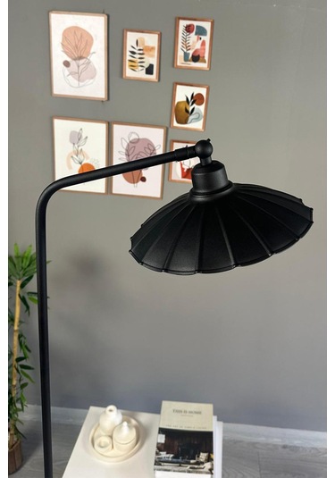 Siyah Lambader Düz Gövde Hareketli Başlık Modern Metal Oturma Odası Çalışma Odası Zemin Lambası Siyah