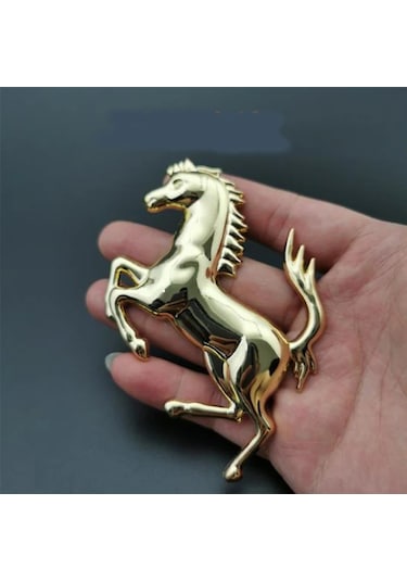 Altın Sağ-3d Metal Çalışan At Amblemi Süslü Çıkartmalar Ferrari 458 488 599 Araba Çamurluk Pencere Tampon Vücut Ro