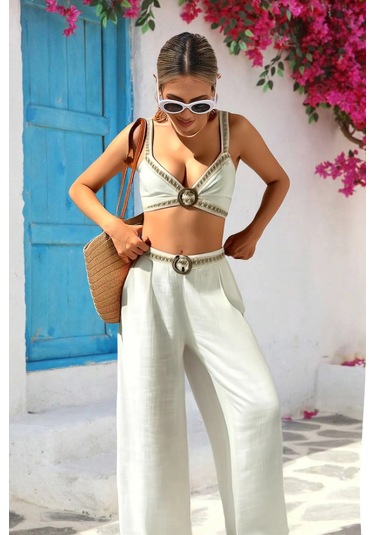 Şeritli Çift Tokalı Natürel Dokulu Keten Kumaşlı Palazzo Pantolon Sırt Lastikli Üçgen Krop Takım Beyaz Şeritli Çift Tokalı Natürel Dokulu Keten Kumaşlı Palazzo Pantolon Sırt Lastikli Üçgen Krop Takım Beyaz