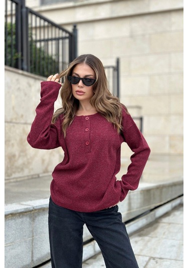 Kadın Bordo Yumuşak Dokulu Düğmeli Triko Kazak, Uzun Kol, Regular Kesim, Standart Boy. Bordo