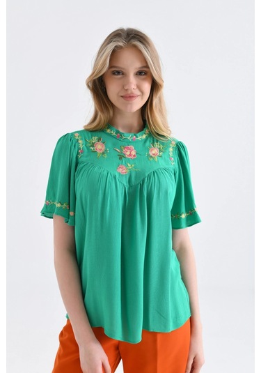 Kadın Yeşil Bisiklet Yaka Nakış Detay Mendil Kol Salaş Bluz Yeşil