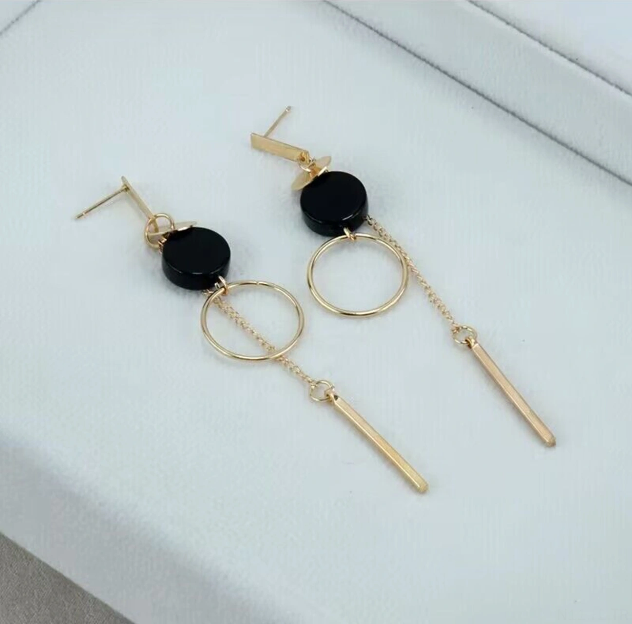 Lemestar Altın Renkli Geometrik Desen Asimetrik Uzun Çubuk Külaklıklar - Alyuminyum Çelik Malzeme Gold