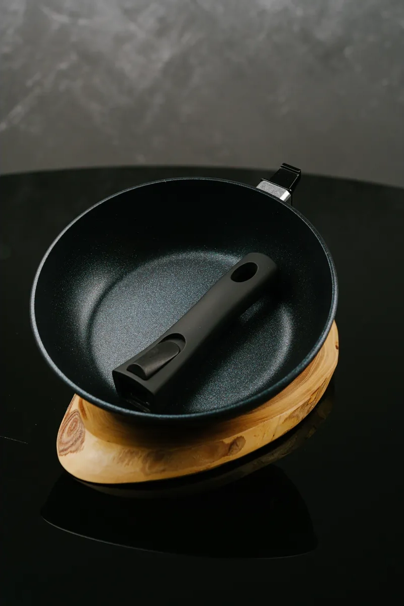 Astix 24 Cm Çıkarılabilir Saplı Yapışmaz Tava 305258020 Gümüş