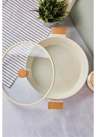 Cookwood Beige İndüksiyon Tabanlı Ahşap Kulplu Kapaklı Seramik Basık Tencere 28 Cm Bej Bej