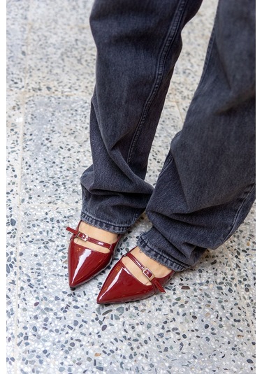 Monti Sivri Burunlu Toka Detaylı Babet Bordo