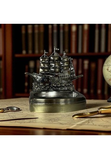 Yelkenli Gemi Figürlü Metal Çakmaklı Masa Kül Tablası