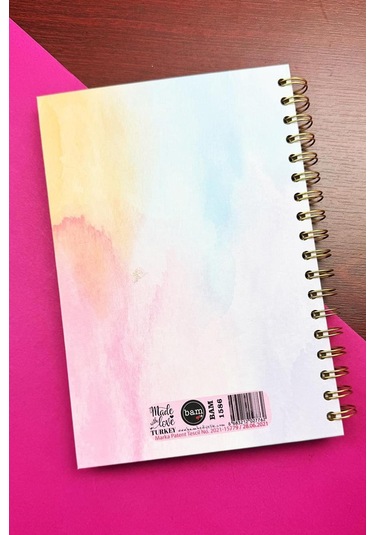 Mutlu Eden Şeyi Yap Tasarımlı Spiralli Sticker'lı Tarihsiz Konuşan Ajanda Haftalık Planlayıcı Defter renkli