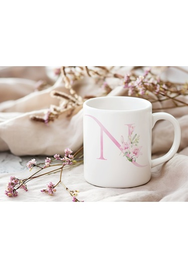 N Harfi Pembe Çiçek Desenli Kupa Bardak - Zarif Pembe Çiçek Tasarım Kahve Çay Kupası - Hediye Beyaz