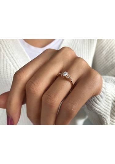 Sirius Pırlanta Ve Damla Kesim Beyaz Topaz Lacrima Yüzük 47R0015