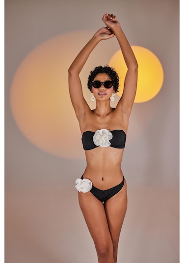 Holly Lolly Çıkarılabilir Çiçek Detaylı Premium Sleek Bikini Üstü Siyah
