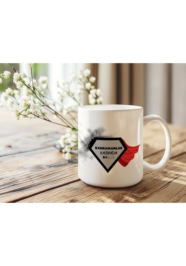 Kahramanlar Kasımda Doğar Yazılı Doğum Günü Kupa Bardak Kırmızı Pelerin Tasarımlı Erkek Hediye Beyaz