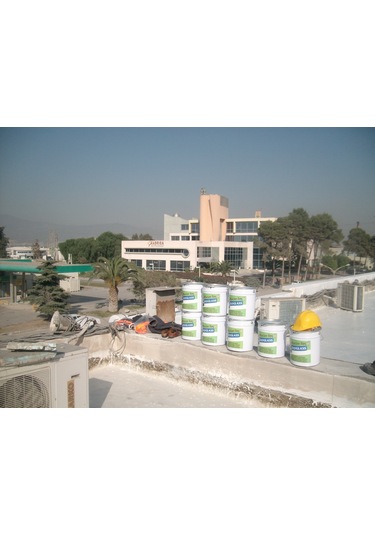 İzo White Glass Beyaz Mucize İlaç Solvent Bazlı Dış Cephe Yalıtım Örtüsü 2.5 Kg