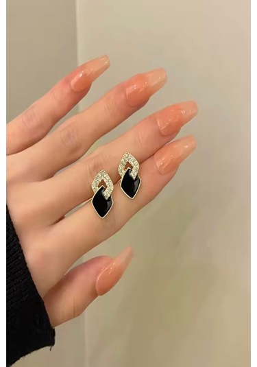 Kadın Küpe Özel Seri İthal Minimal Tarım Zirkon Taş Siyah Küpe Altın