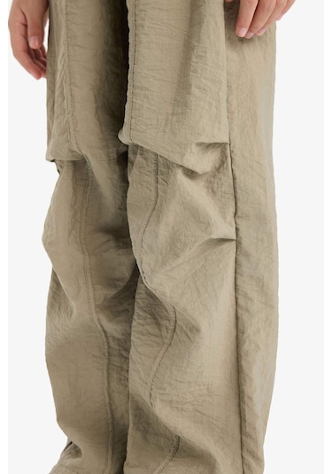 DeFacto Kız Çocuk Beli Lastikli Düz Paça Paraşüt Pantolon D7605A825SMKH465 Haki