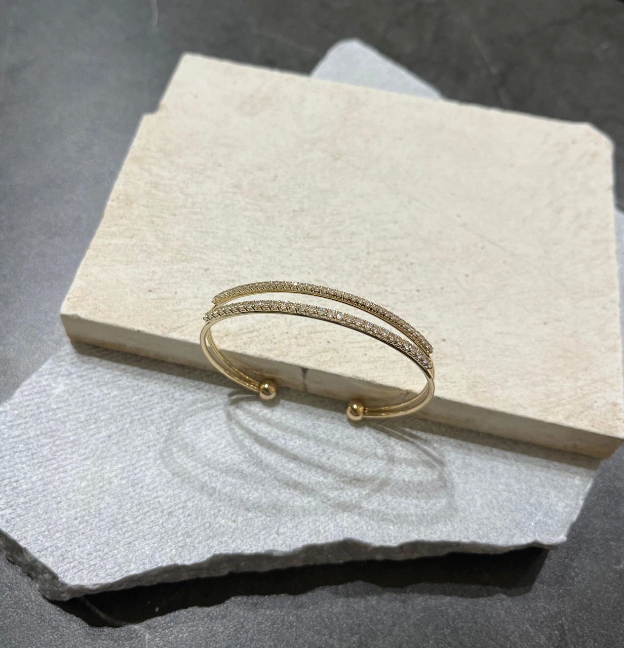 Altın Renkli Taşlı Kelepçe Çok Renkli